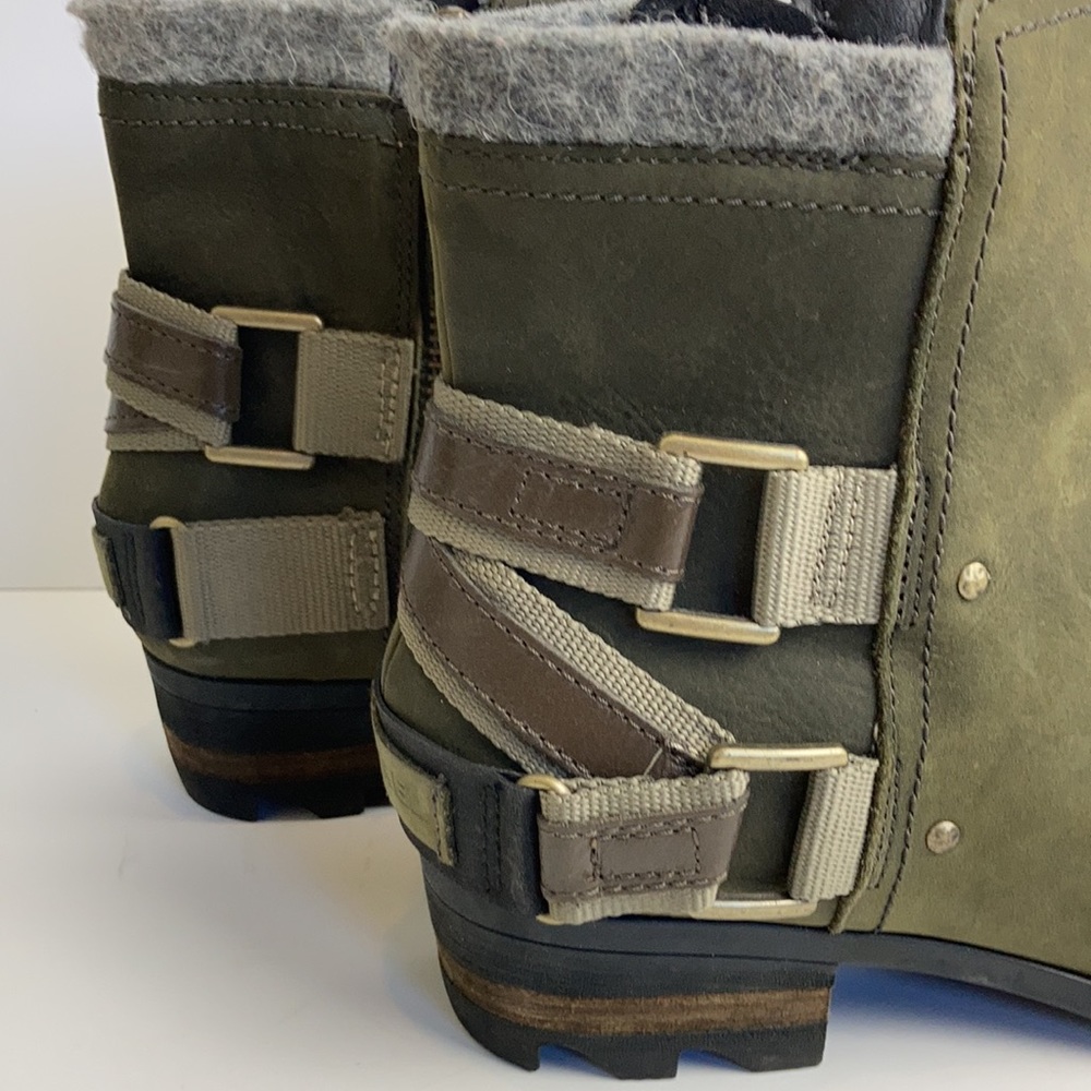 Sorel | Lolla Leather Waterproof Boots Peat Moss Green Olive - Picture 4 of 16